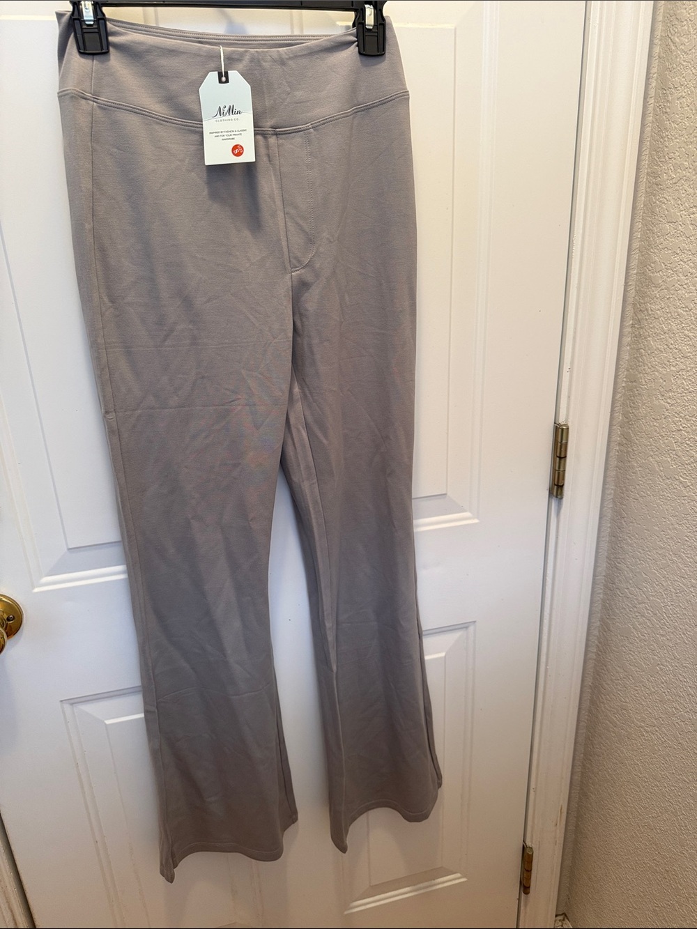 Neutral Gray Flare Leggings by NiMin